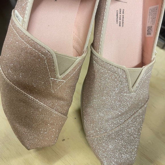 TOMS Women's Glitter Slip-On Shoes - gold - Picture 3 of 5